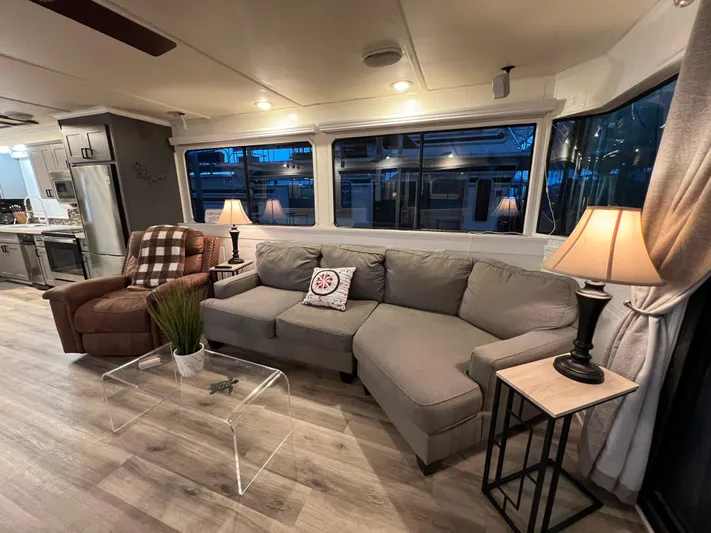 The Elegant Lady Yacht Photos Pics 