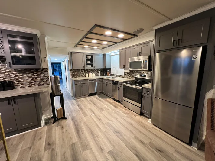 The Elegant Lady Yacht Photos Pics 