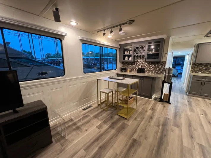 The Elegant Lady Yacht Photos Pics 