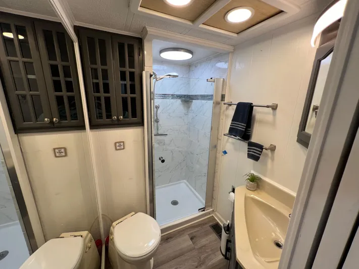 The Elegant Lady Yacht Photos Pics 