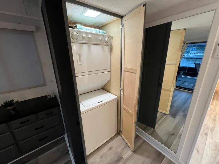 The Elegant Lady Yacht Photos Pics 