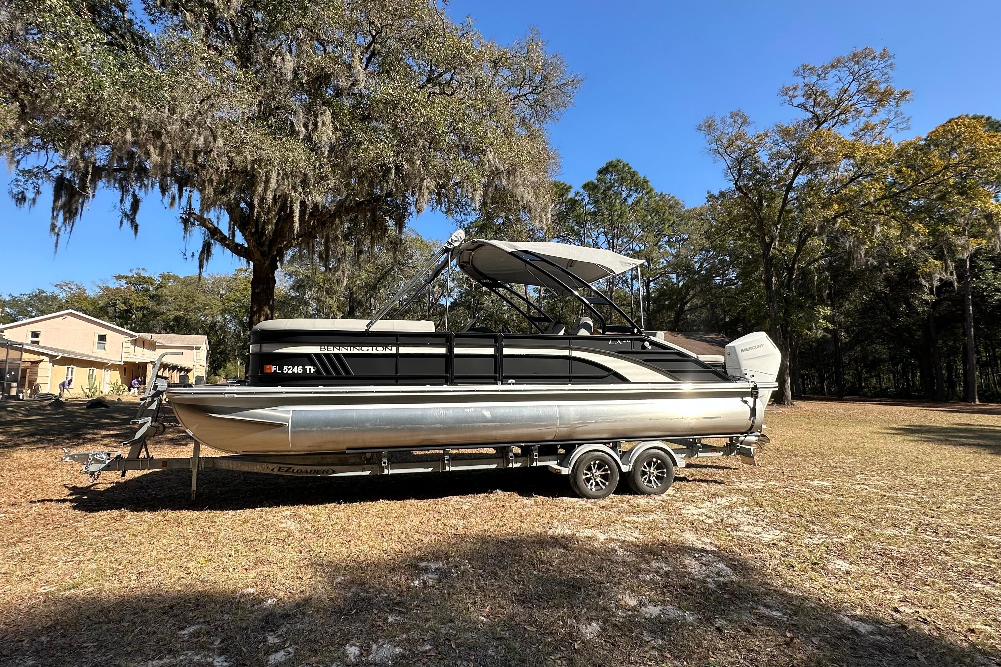 Bennington LX 26 Swingback