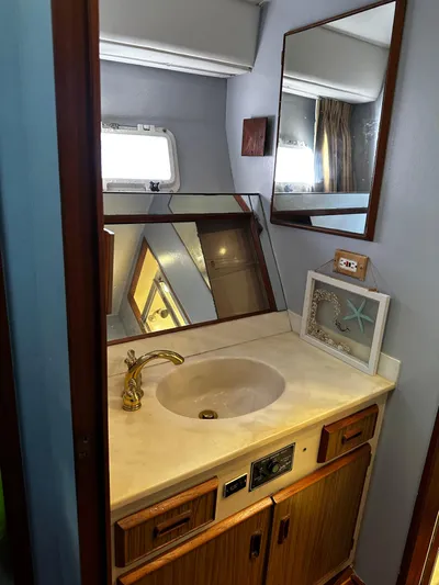 For Reel Yacht Photos Pics Master Stateroom Vanity