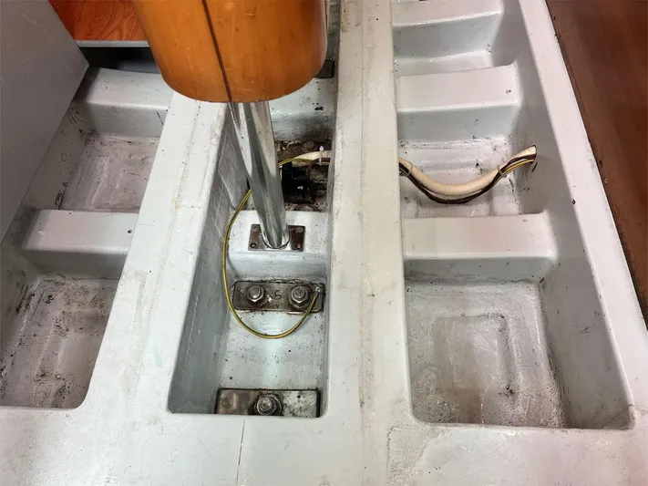 Nirvana Yacht Photos Pics Beneteau First 40.7 (2001) interior detail showing mast step and wiring.