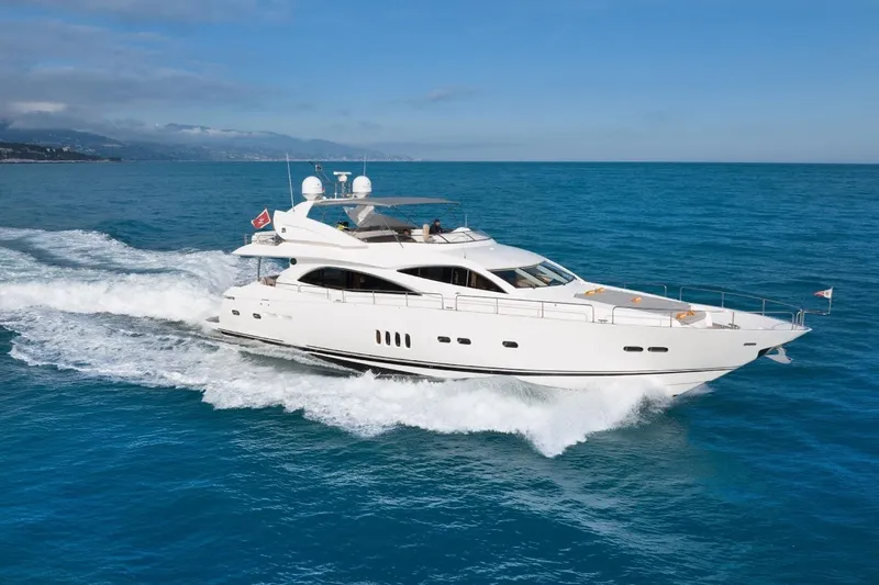 Sunseeker 90 Yacht Yacht Photos Pics Luxury 2006 Sunseeker 90 Yacht cruising on open blue sea.