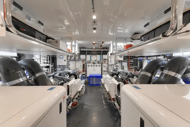 Surplus Lines Yacht Photos Pics 