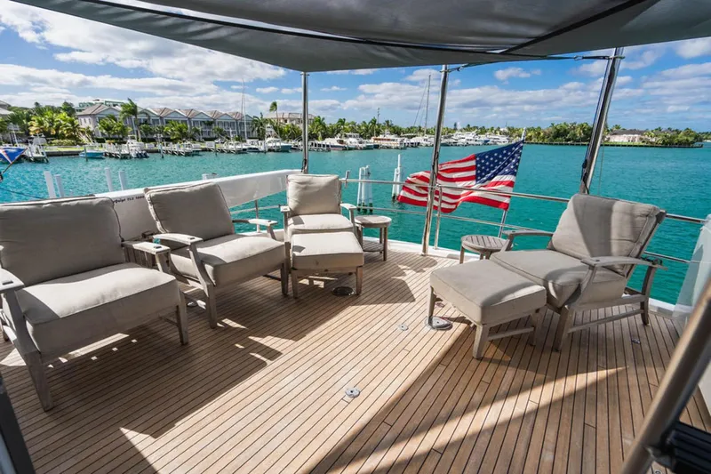 Surplus Lines Yacht Photos Pics 