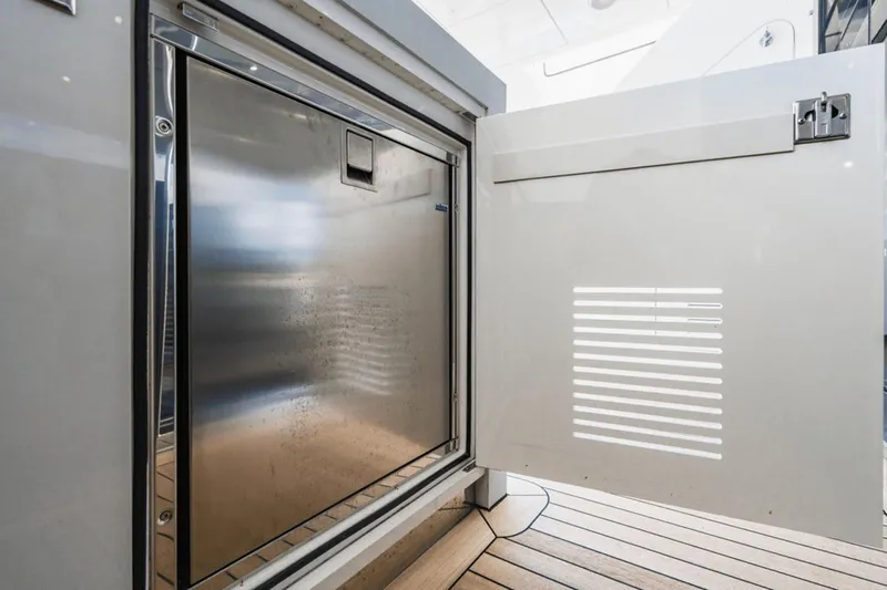 Surplus Lines Yacht Photos Pics 