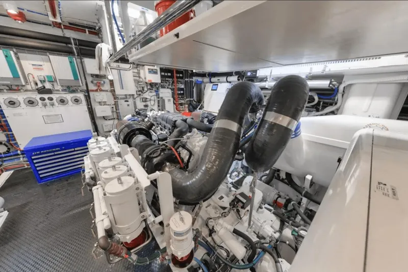 Surplus Lines Yacht Photos Pics 