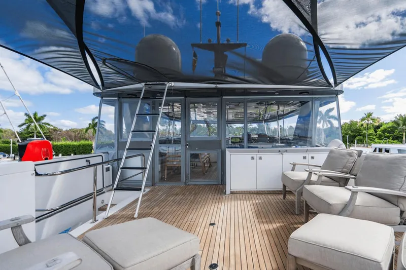 Surplus Lines Yacht Photos Pics 