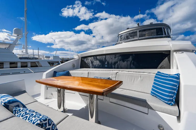 Surplus Lines Yacht Photos Pics 