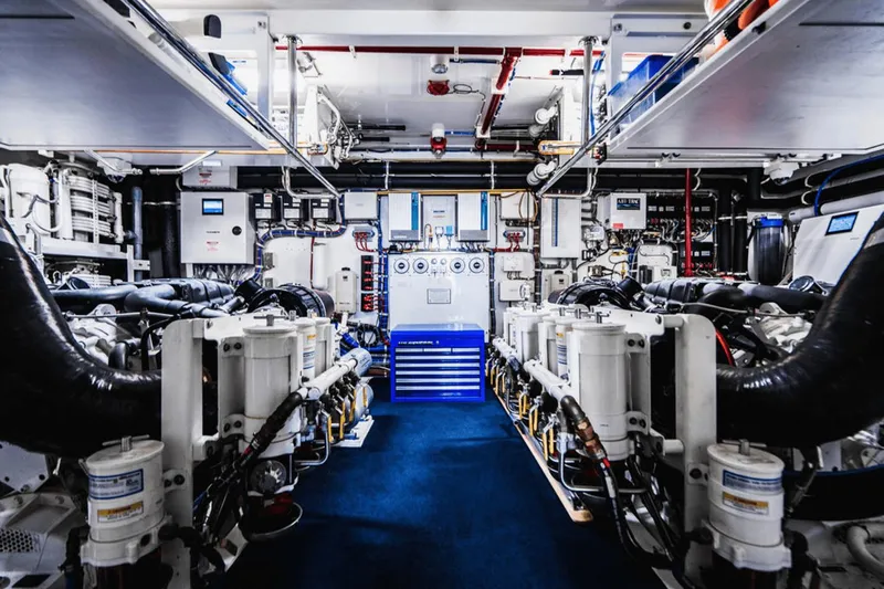 Surplus Lines Yacht Photos Pics 