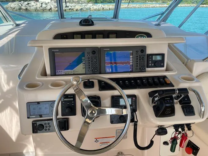 Bona Vita Yacht Photos Pics Helm Equipment