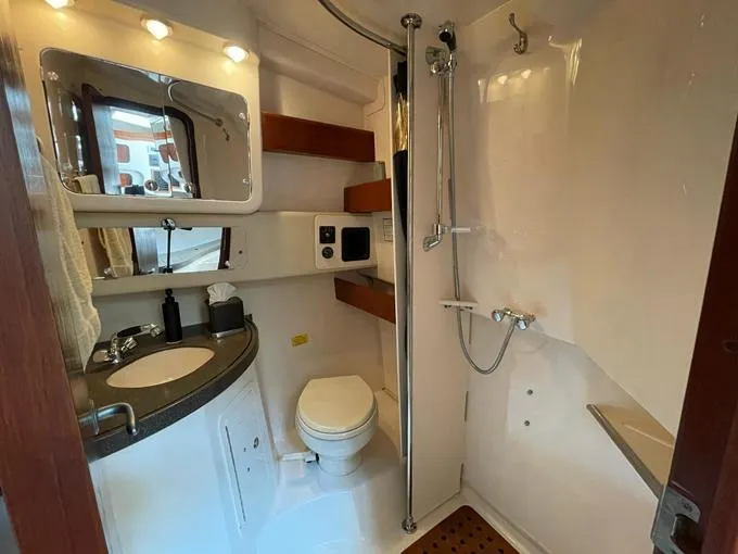 Bona Vita Yacht Photos Pics Head