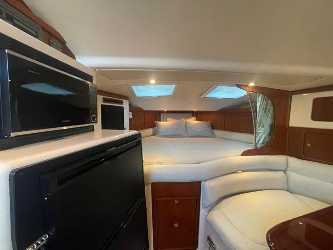 Bona Vita Yacht Photos Pics Forward Berth