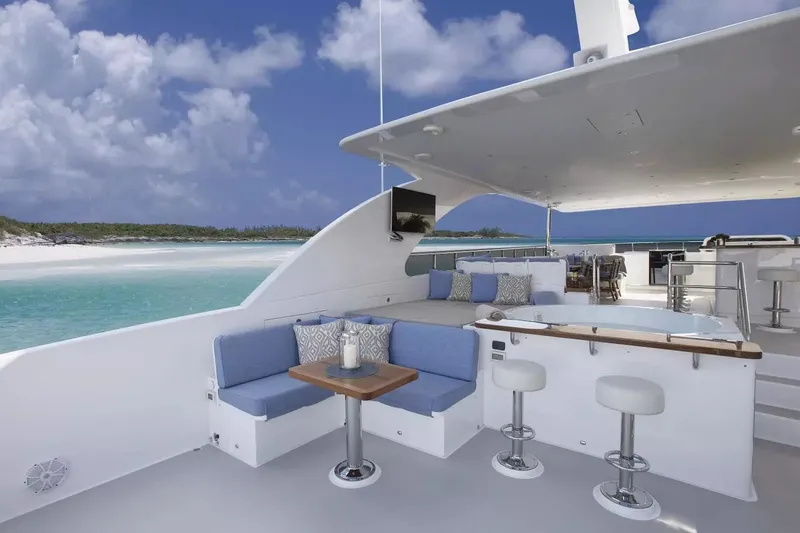 Renaissance Yacht Photos Pics Luxurious 2016 Hargrave Raised Pilothouse yacht with elegant seating and ocean view.