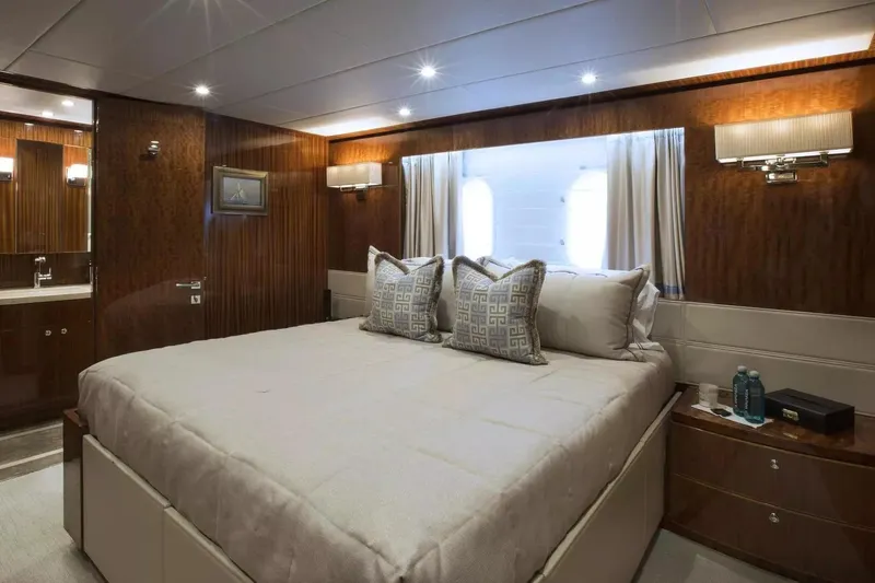 Renaissance Yacht Photos Pics Luxurious bedroom in 2016 Hargrave Raised Pilothouse yacht with elegant wood paneling.