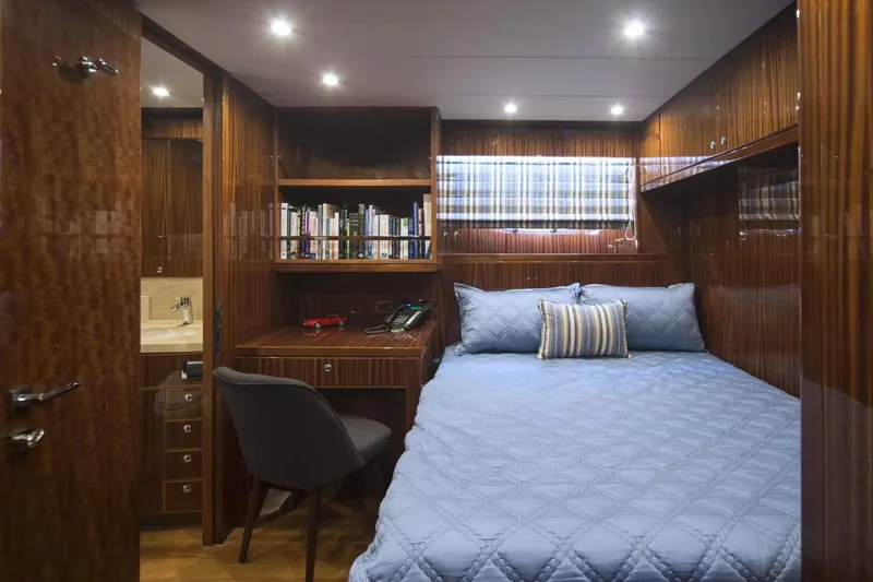 Renaissance Yacht Photos Pics Luxurious 2016 Hargrave Raised Pilothouse yacht bedroom with wood paneling and cozy bedding.