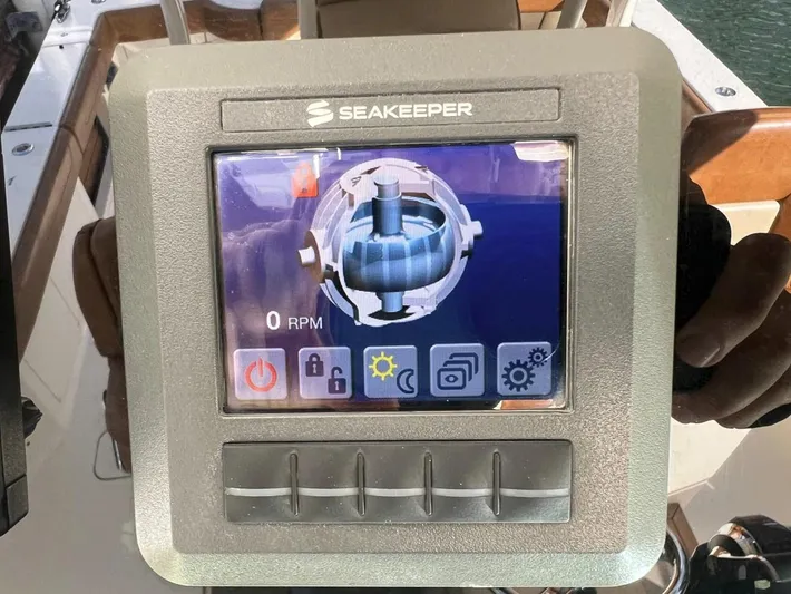 Zooropa Yacht Photos Pics Seakeeper control panel on 2016 Scout 420 LXF boat, displaying 0 RPM.