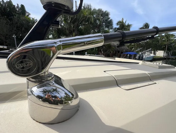 Zooropa Yacht Photos Pics Close-up of a 2016 Scout 420 LXF boat's Rupp marine hardware.
