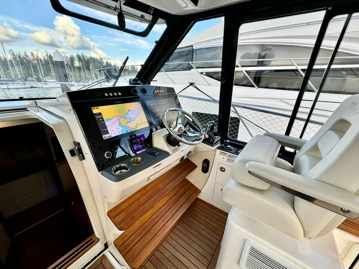 Days Ahead Yacht Photos Pics 