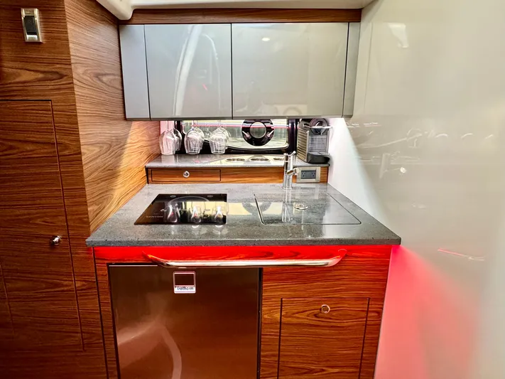 Days Ahead Yacht Photos Pics 