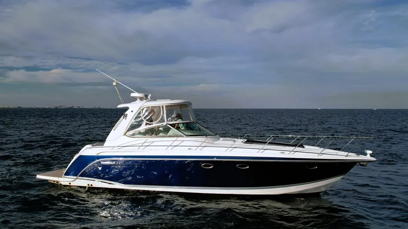 40 Formula Pc / Twin Yanmar / No Pods Yacht Photos Pics 2006 Formula 40 PC yacht cruising on open water under a cloudy sky.
