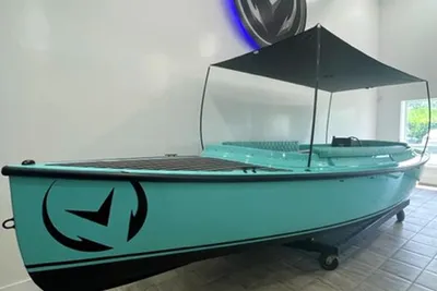 Vision Marine Technologies Fantail 217