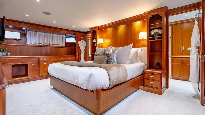 Silver Seas Yacht Photos Pics Primary Stateroom