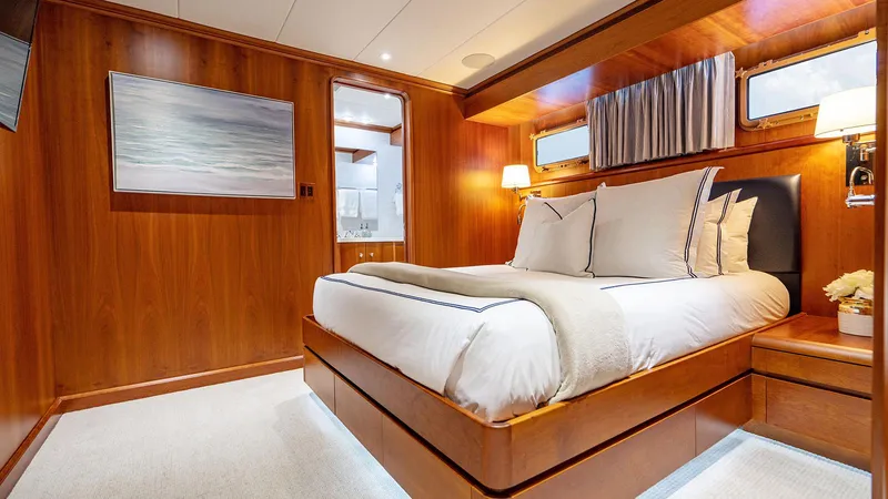 Silver Seas Yacht Photos Pics VIP Queen Stateroom - Port