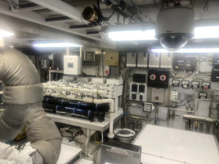 Silver Seas Yacht Photos Pics Engine room of a 1998 Burger Raised Pilothouse yacht, featuring complex machinery and control panels.