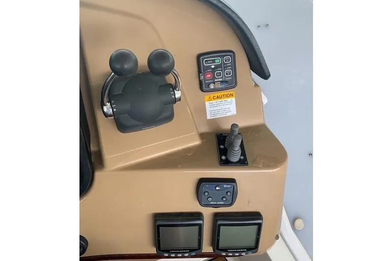 Flying Lady Yacht Photos Pics Control panel of 2004 Carver 570 Voyager Pilothouse with throttle and navigation displays.