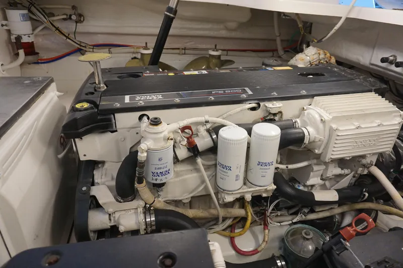 The Pearl Yacht Photos Pics Engine room of a 2007 Tiara Yachts 3900, showcasing detailed mechanical components.