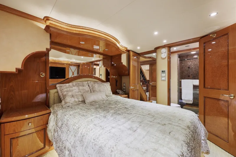 Footloose Yacht Photos Pics Cheoy Lee 95 FOOTLOOSE -Guest Stateroom