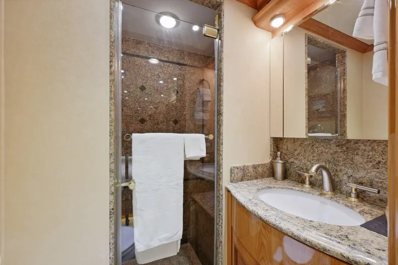 Footloose Yacht Photos Pics Cheoy Lee 95 FOOTLOOSE -Guest Stateroom Ensuite Head