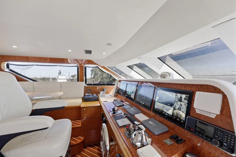 Footloose Yacht Photos Pics Cheoy Lee 95 FOOTLOOSE - Fly Bridge Helm