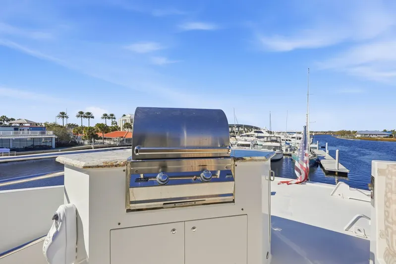 Footloose Yacht Photos Pics Cheoy Lee 95 FOOTLOOSE - Fly Bridge Aft Grill