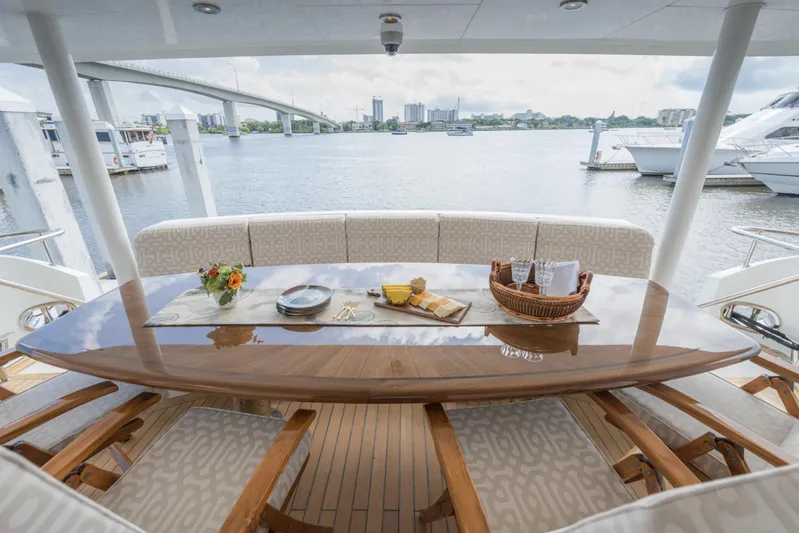 Footloose Yacht Photos Pics Cheoy Lee 95 FOOTLOOSE - Main Deck Aft