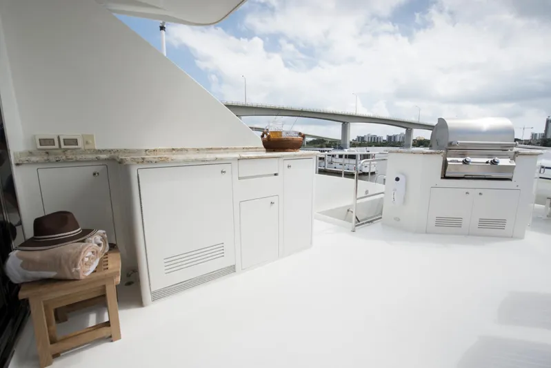 Footloose Yacht Photos Pics Cheoy Lee 95 FOOTLOOSE - Fly Bridge Aft Outdoor Kitchen