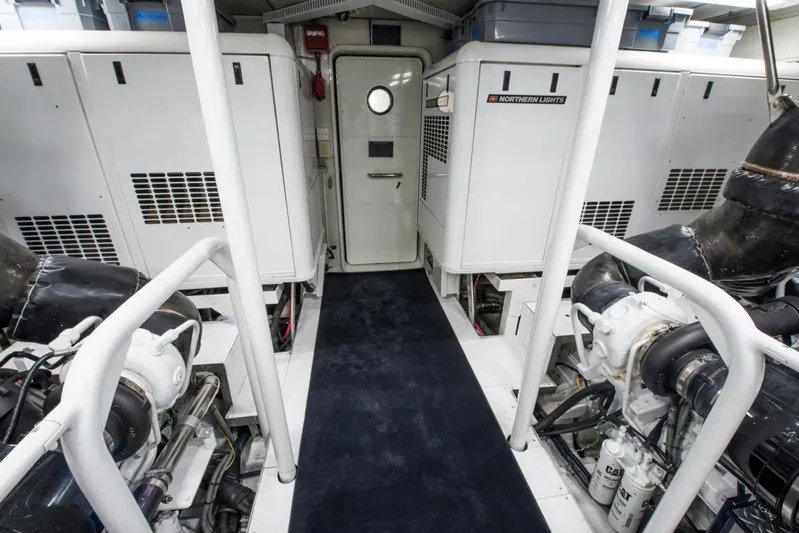 Footloose Yacht Photos Pics Cheoy Lee 95 FOOTLOOSE - Engine Room