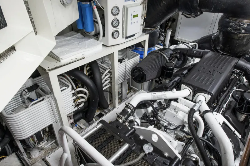 Footloose Yacht Photos Pics Cheoy Lee 95 FOOTLOOSE - Engine Room