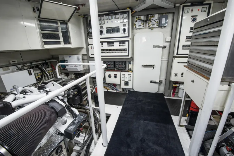 Footloose Yacht Photos Pics Cheoy Lee 95 FOOTLOOSE - Engine Room