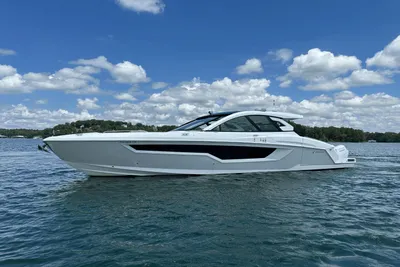 Cruisers Yachts 50 GLS Outboard