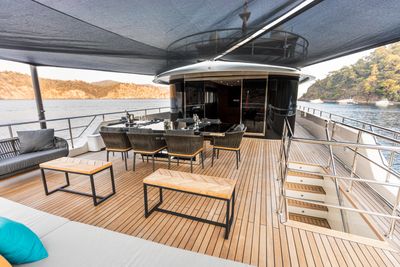 Yacht