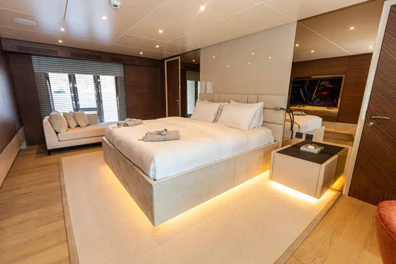 Zeemar Yacht Photos Pics Luxurious bedroom on a 2016 Custom Aydos Yat Sanayi 100' yacht.