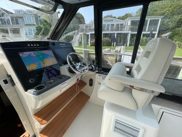 Sea Cure Yacht Photos Pics 2021 Boston Whaler 405 Conquest helm with modern navigation system and luxurious seating.
