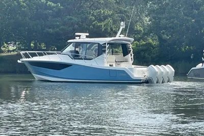 Boston Whaler 405 Conquest