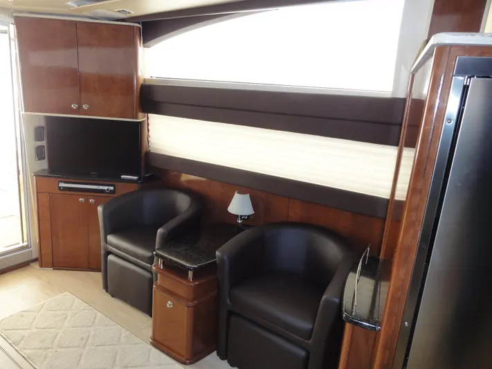  Yacht Photos Pics Interior of 2009 Meridian 441 Sedan yacht with leather chairs and TV.