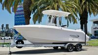 2022 Robalo R222 Center Console