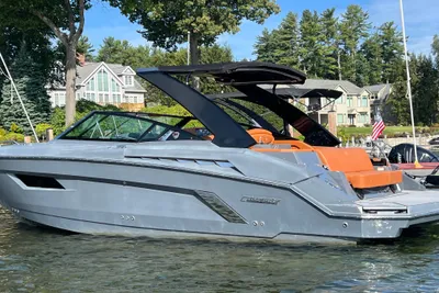 Cruisers Yachts 338 SOUTH BEACH